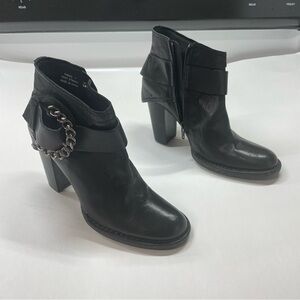 Apepazza Women's Black Heeled Boots with Chain Detail Chunky Heel Zipper SZ 7